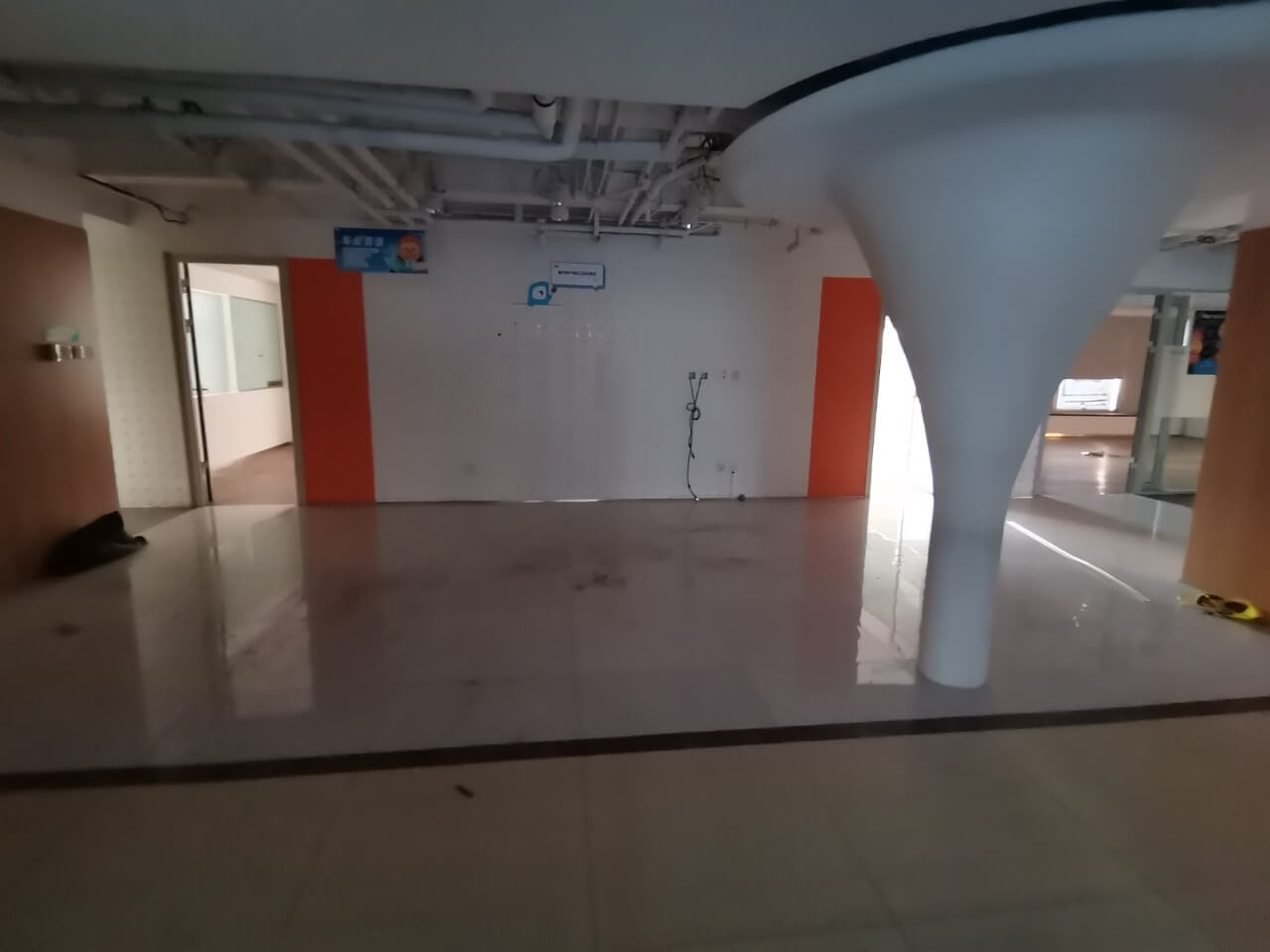 宝能中心 2400平米办公室    3-3.5元